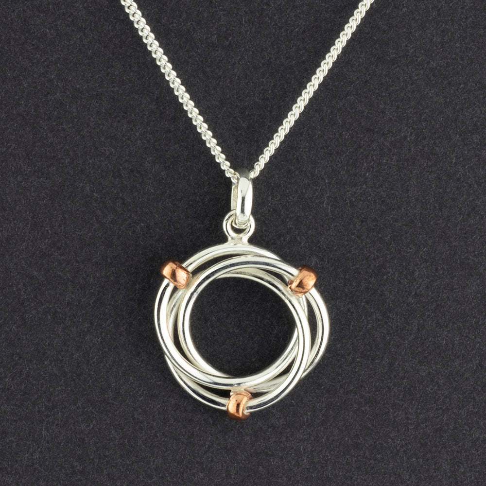 two tone interlocking circles pendant necklace